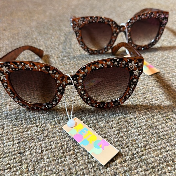 Sunglasses (2 pairs) new with tags, bling, stars, plastic tortoiseshell - Picture 2 of 4